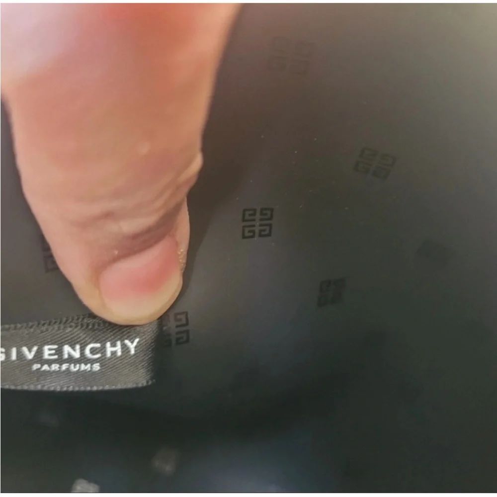 Givenchy - Picture 5 of 10